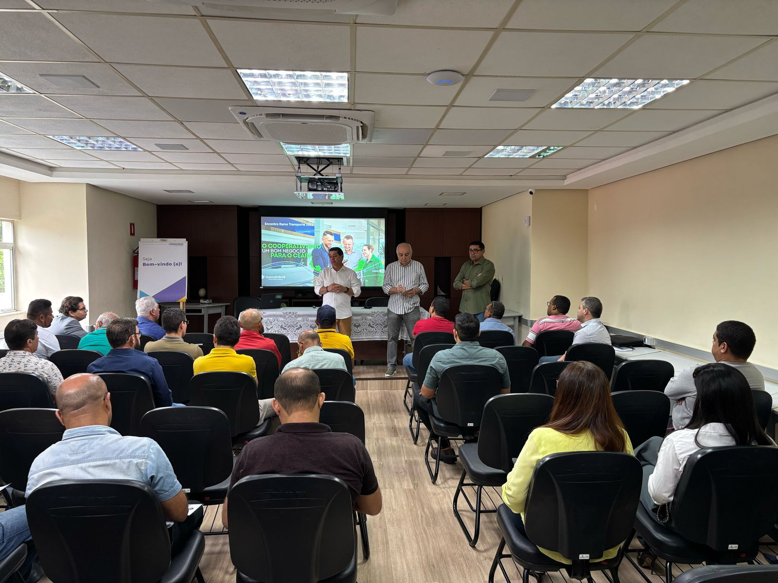 Sistema OCB/CE debate fortalecimento do cooperativismo de transporte