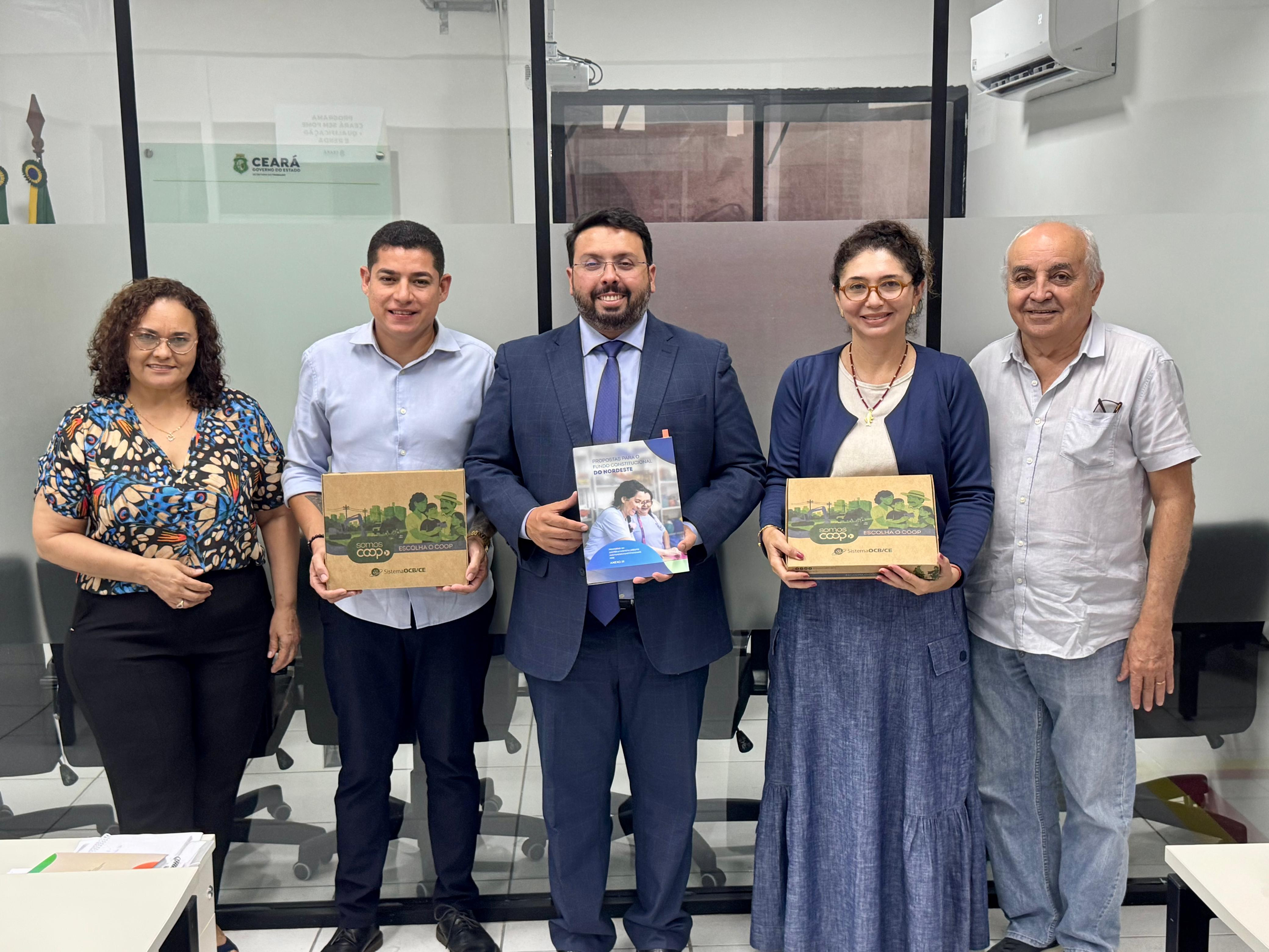 Sistema OCB/CE e Secretaria do Trabalho discutem cooperação para fortalecer cooperativas no Ceará